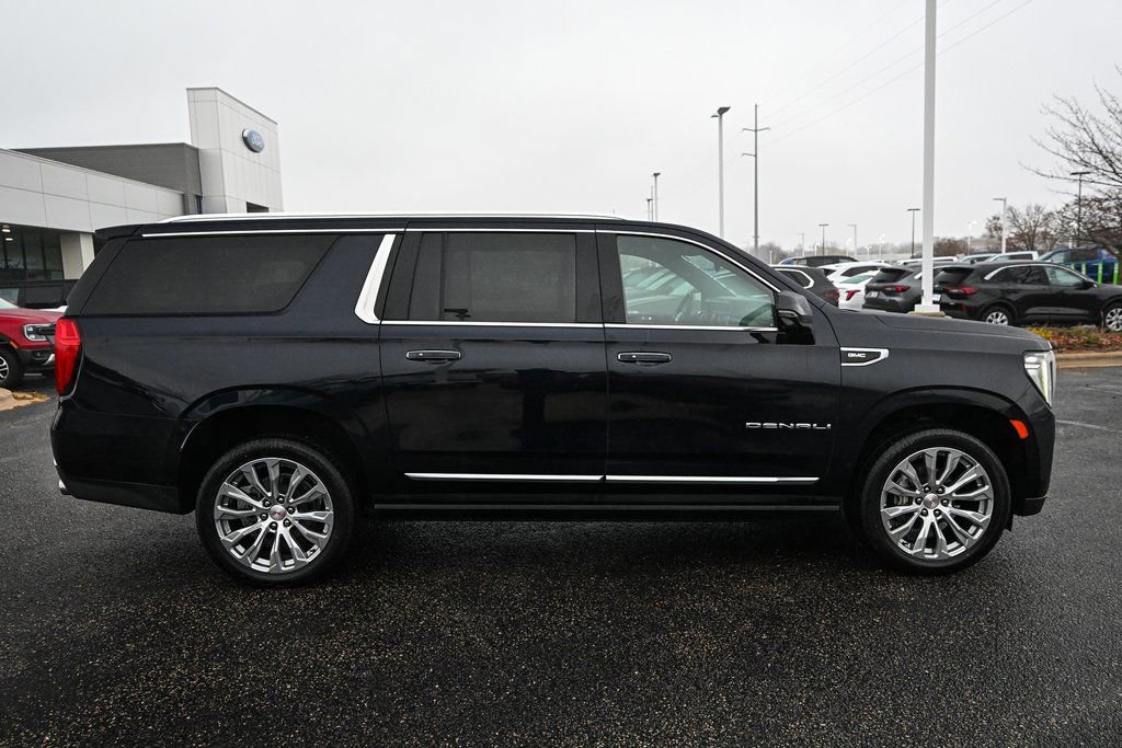 Used 2023 GMC Yukon XL Denali image 3