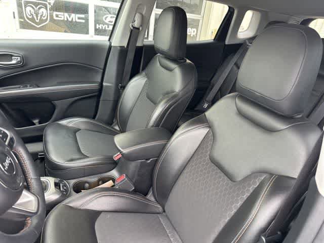 Used 2018 Jeep Compass Latitude w/ Popular Equipment Group AWD/4WD image 4