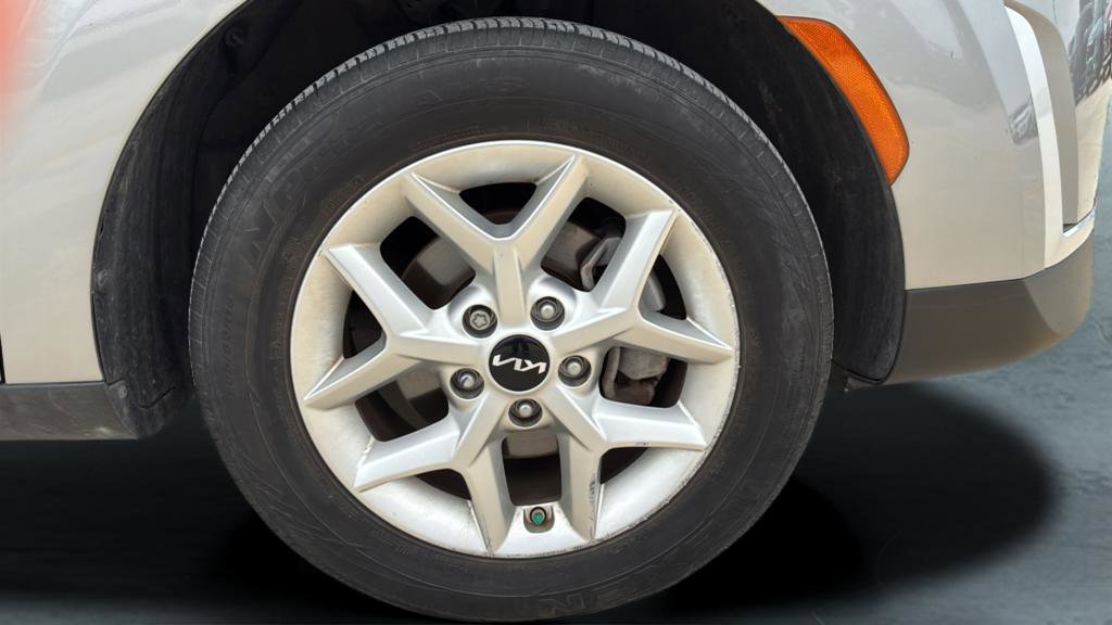 Used 2023 Kia Soul LX w/ LX Technology Package FWD image 39