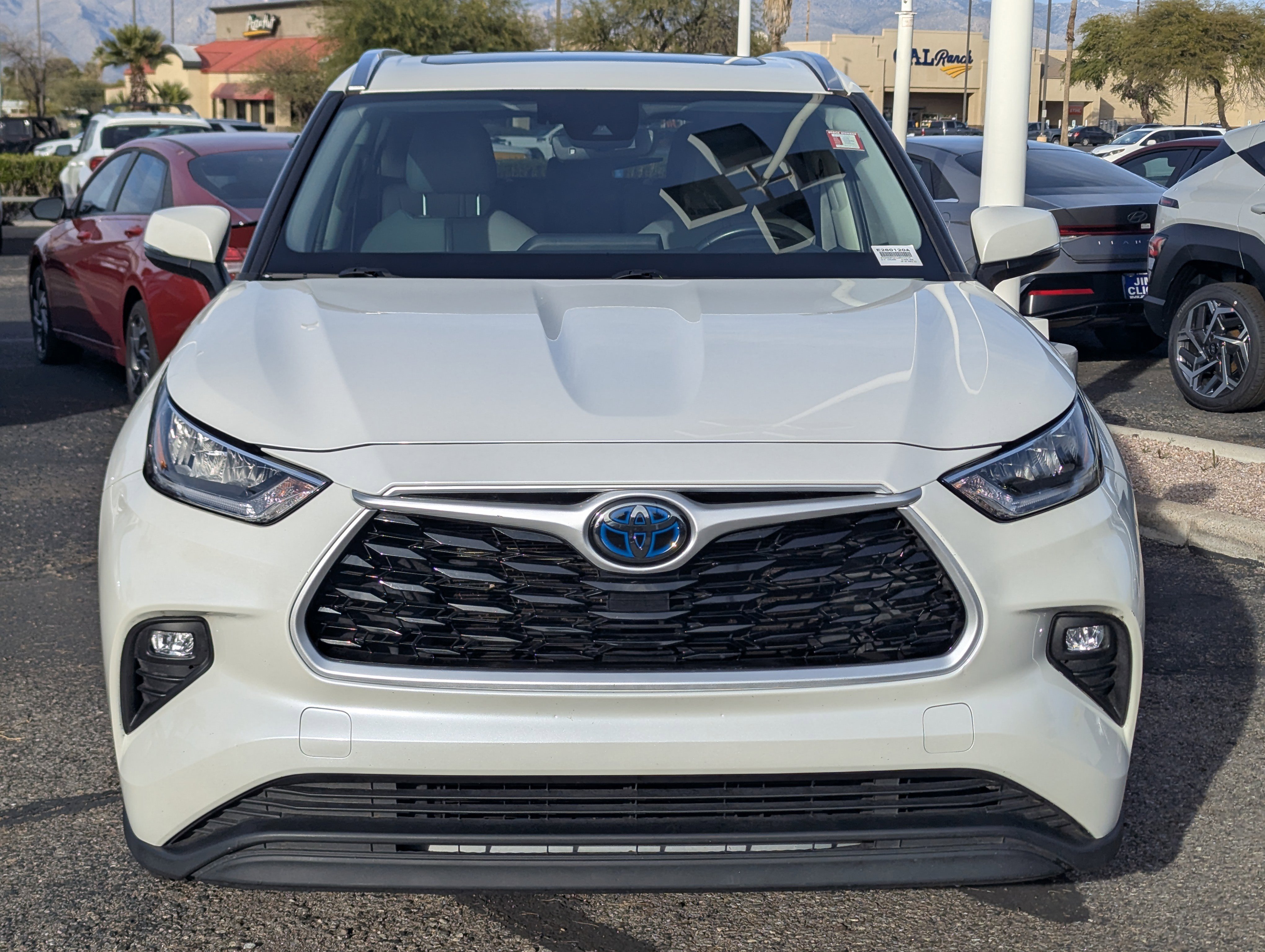 Used 2020 Toyota Highlander XLE image 6