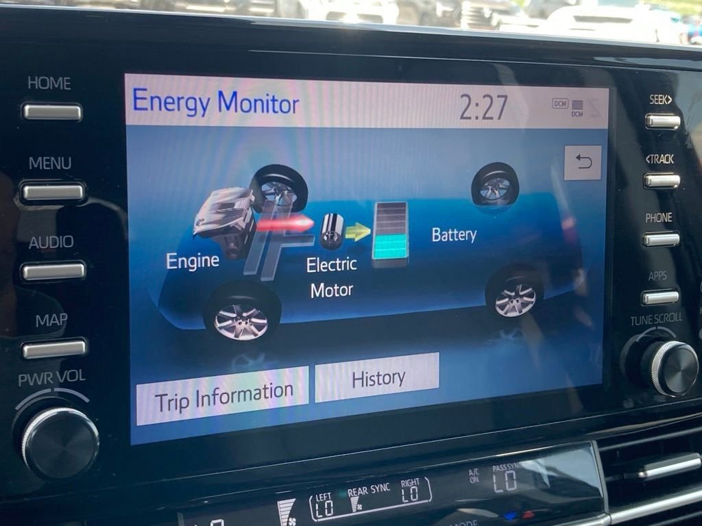 Used 2023 Toyota Sienna XLE FWD image 21