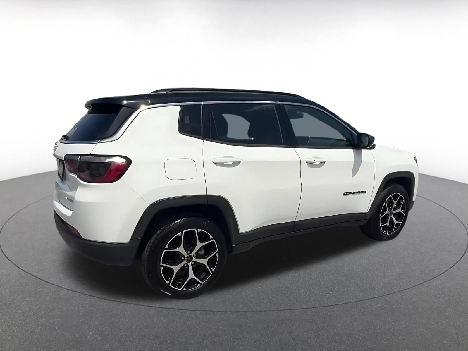 Used 2025 Jeep Compass Limited AWD/4WD image 15