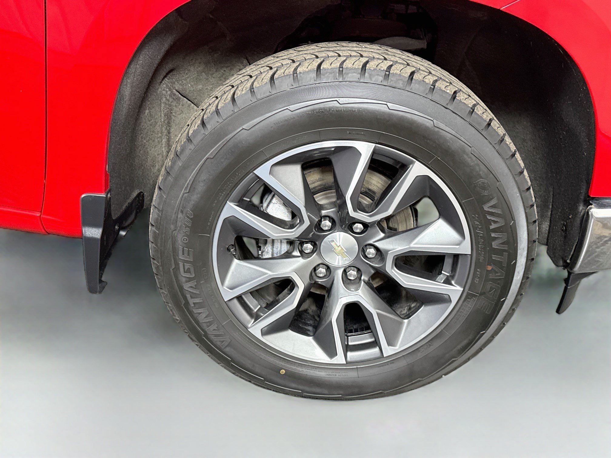 Used 2022 Chevrolet Silverado 1500 LT AWD/4WD image 31
