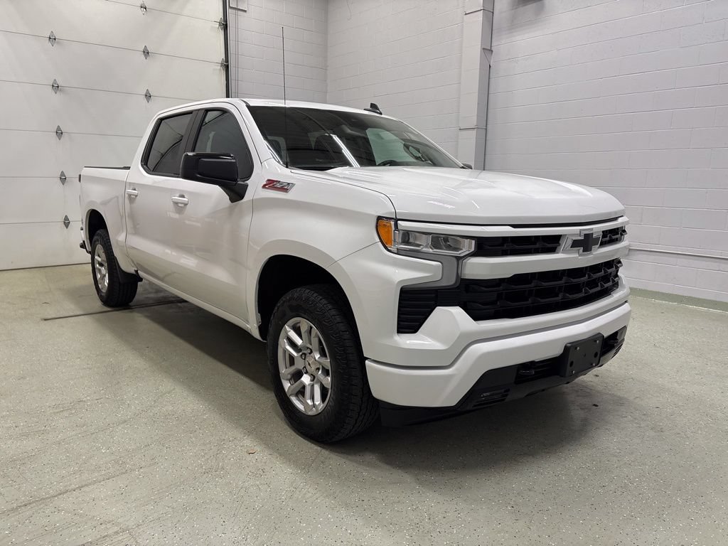 Used 2023 Chevrolet Silverado 1500 RST AWD/4WD image 2