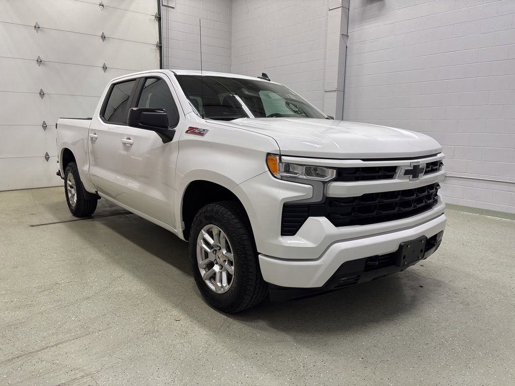 Used 2023 Chevrolet Silverado 1500 RST AWD/4WD image 2