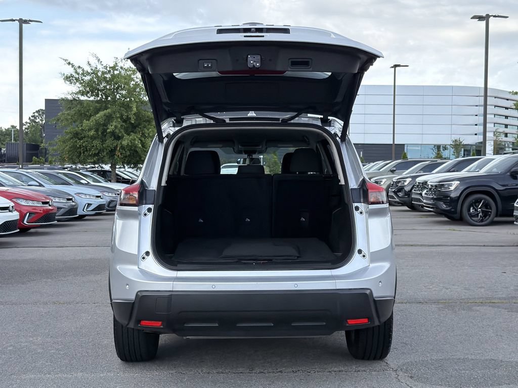 Used 2024 Nissan Rogue SV FWD image 14