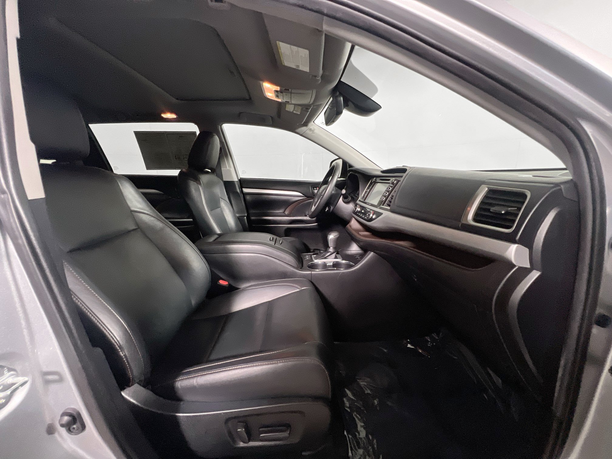 Used 2019 Toyota Highlander XLE FWD image 31