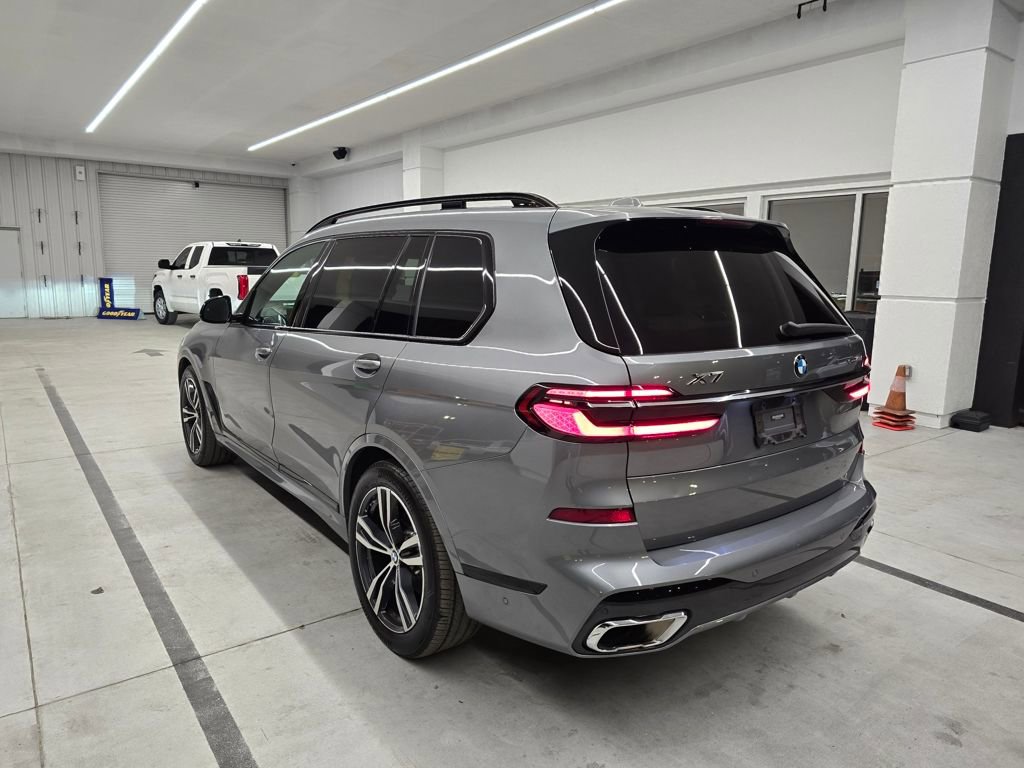 Used 2023 BMW X7 xDrive40i w/ Executive Package image 4