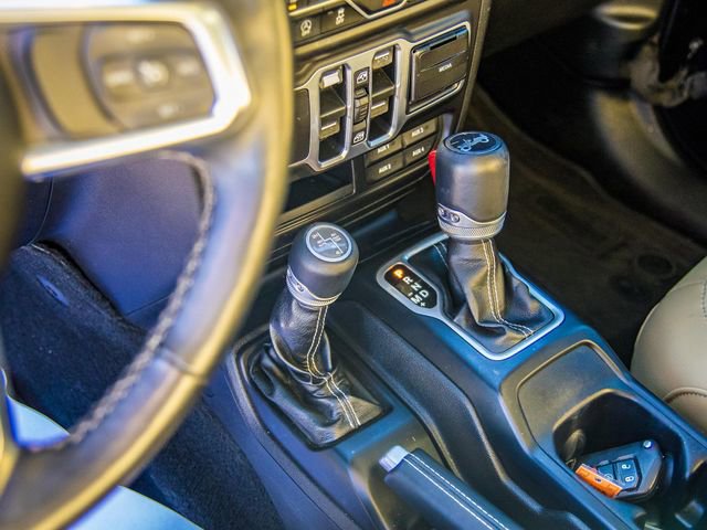 Used 2018 Jeep Wrangler Unlimited Sahara AWD/4WD image 31