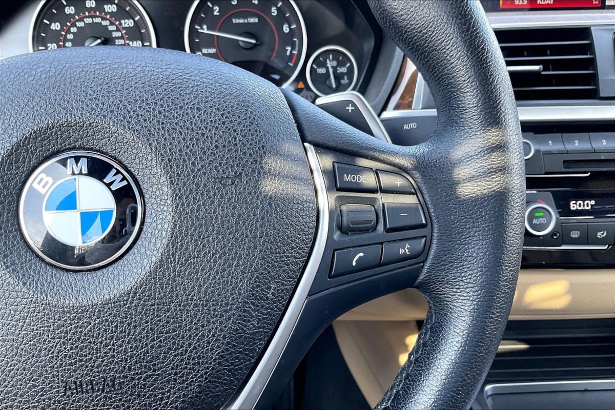 Used 2018 BMW 330e w/ Convenience Package RWD image 19