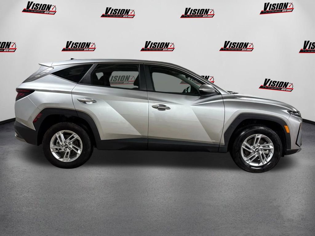 Used 2025 Hyundai Tucson SE image 4