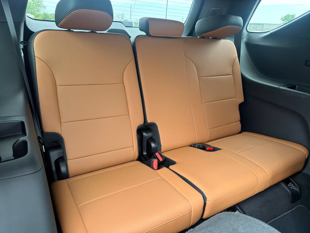 New 2027 Chevrolet Traverse Z71 w/ LPO, Floor Liner Package AWD/4WD image 26