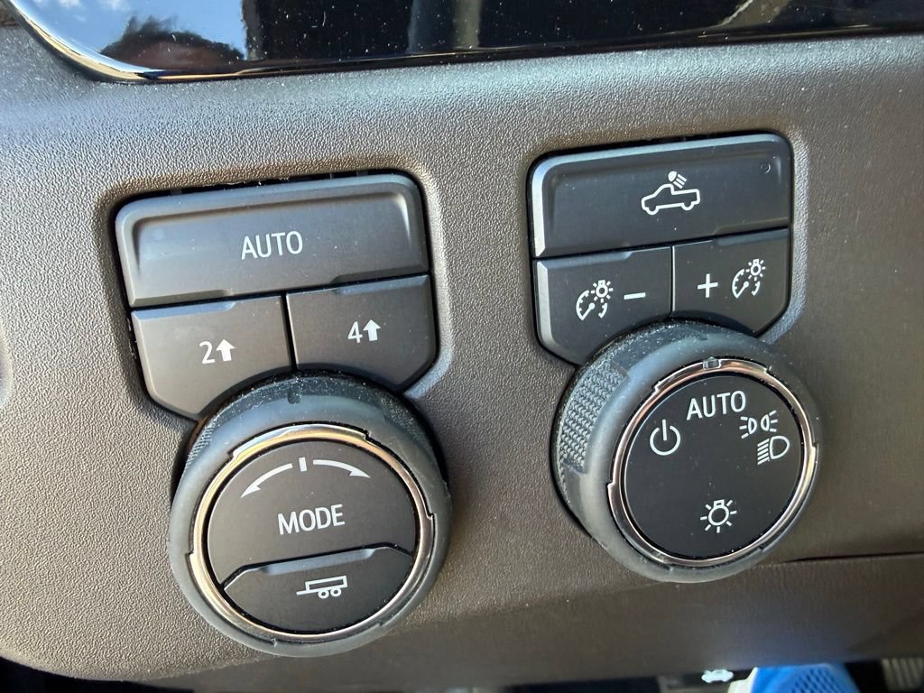 Used 2025 Chevrolet Silverado 1500 LT AWD/4WD image 13