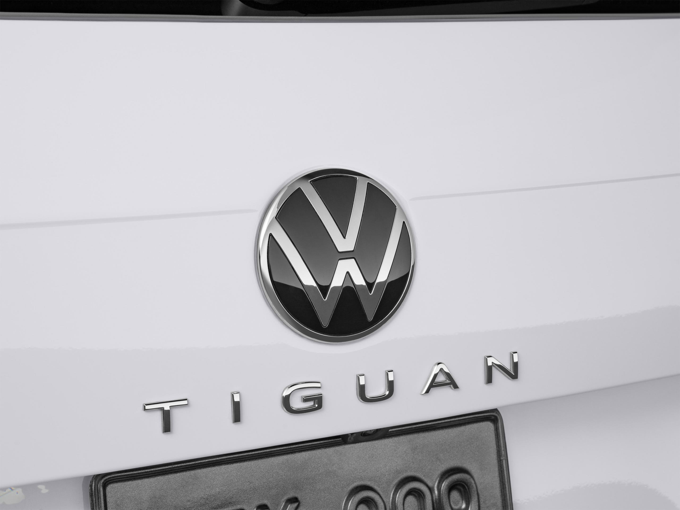 Used 2024 Volkswagen Tiguan SE w/ Panoramic Sunroof Package FWD image 58