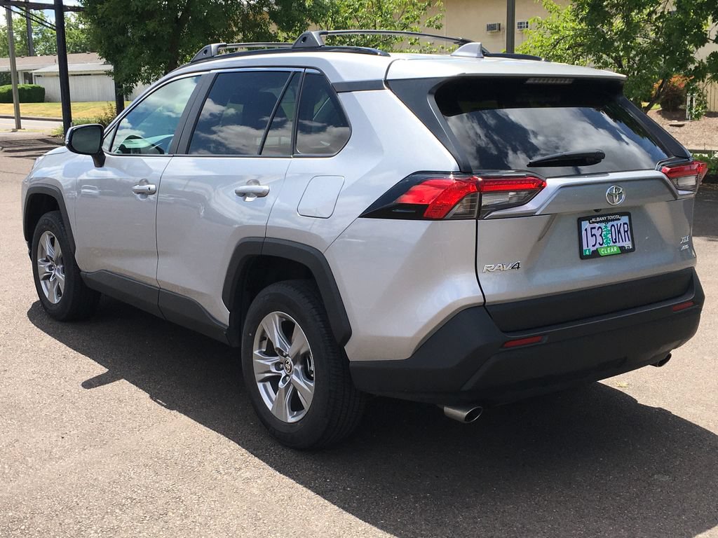 Used 2025 Toyota RAV4 XLE AWD/4WD image 4