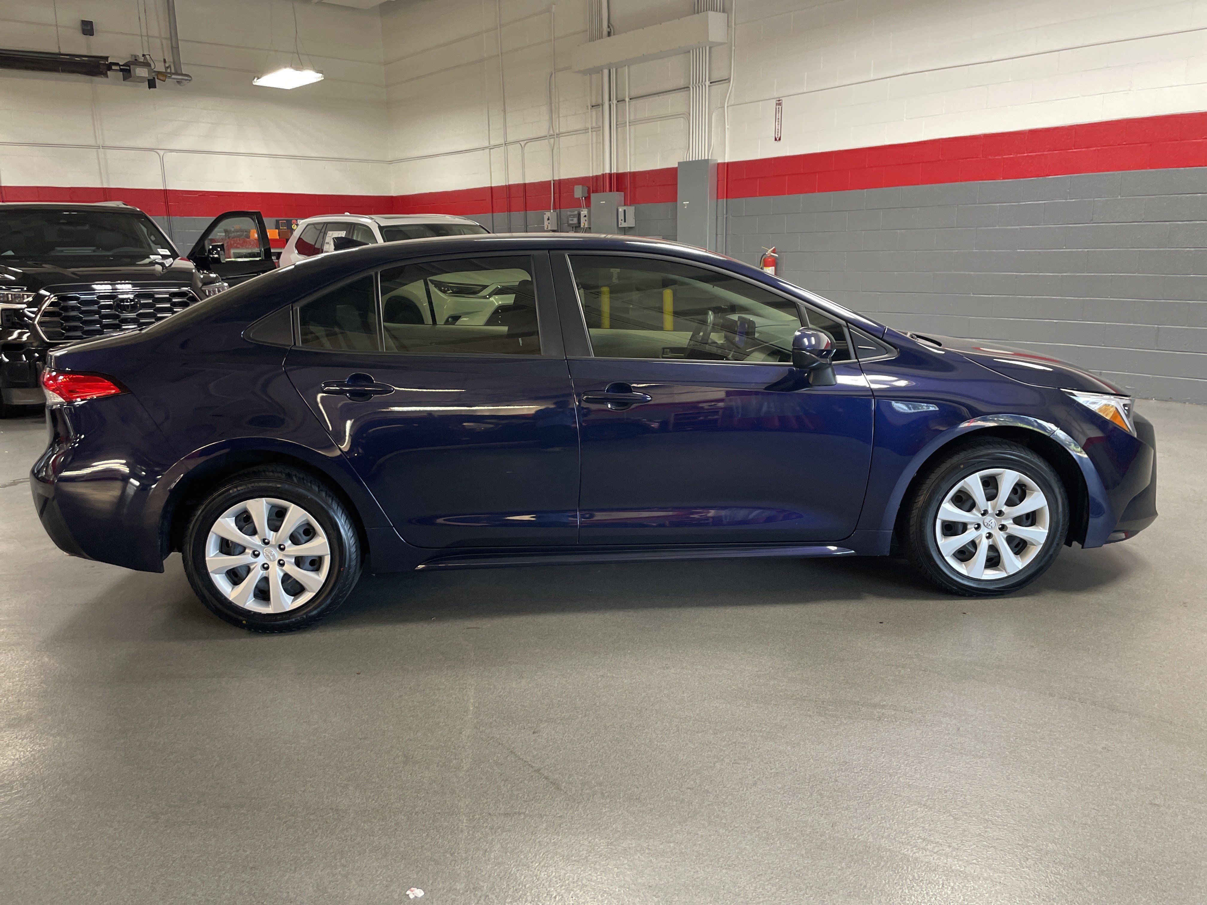Used 2025 Toyota Corolla LE FWD image 11