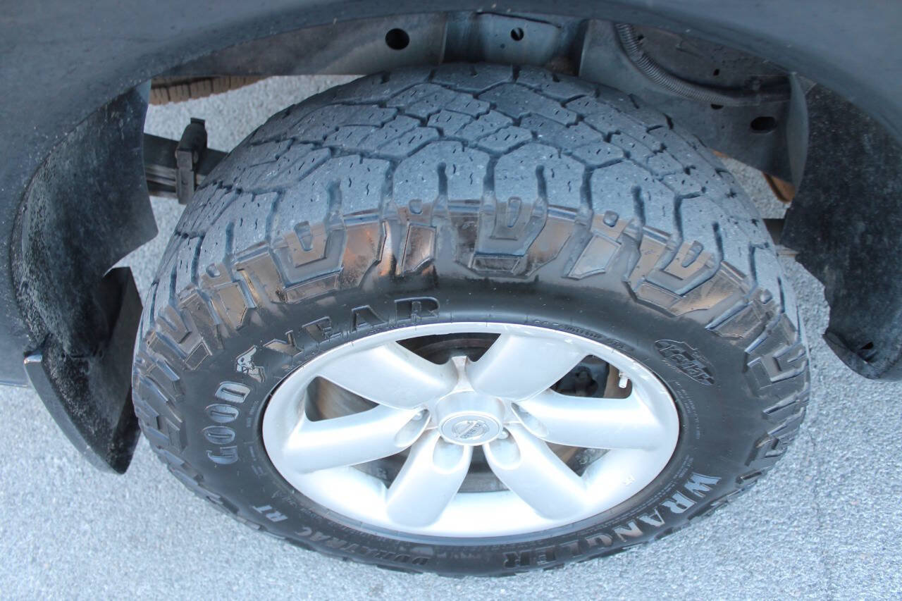 Used 2010 Nissan Titan SE RWD image 12