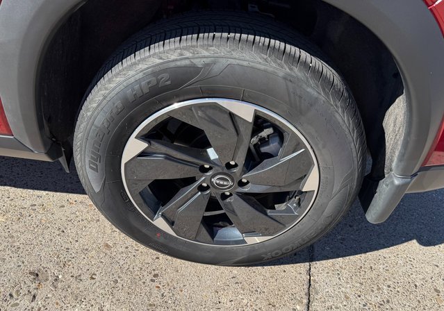 Used 2025 Nissan Rogue SV image 18