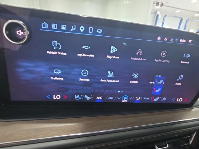 Used 2025 Chevrolet Suburban High Country AWD/4WD image 15