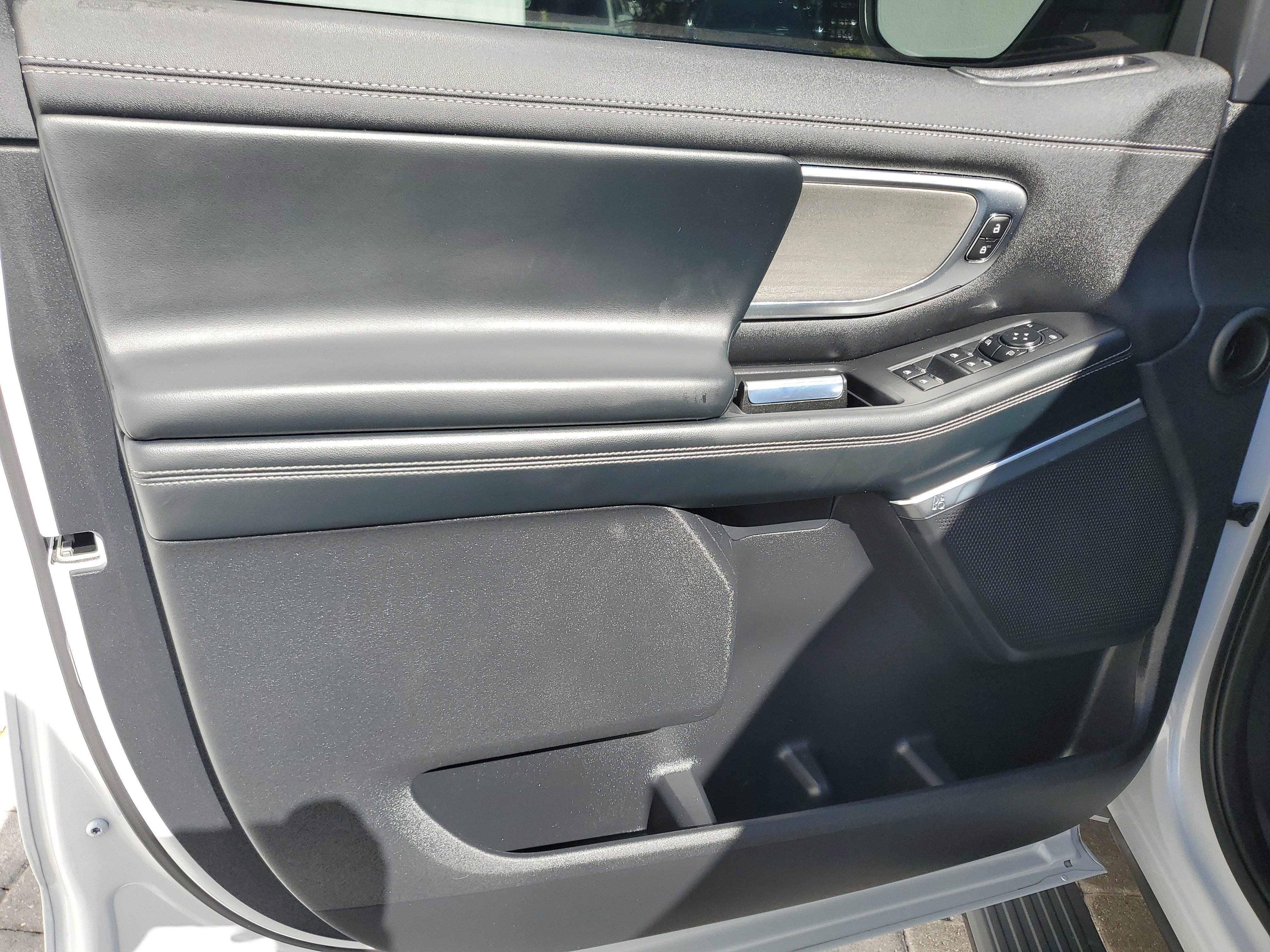 Used 2025 Ford Expedition Platinum w/ Driver's Package image 20