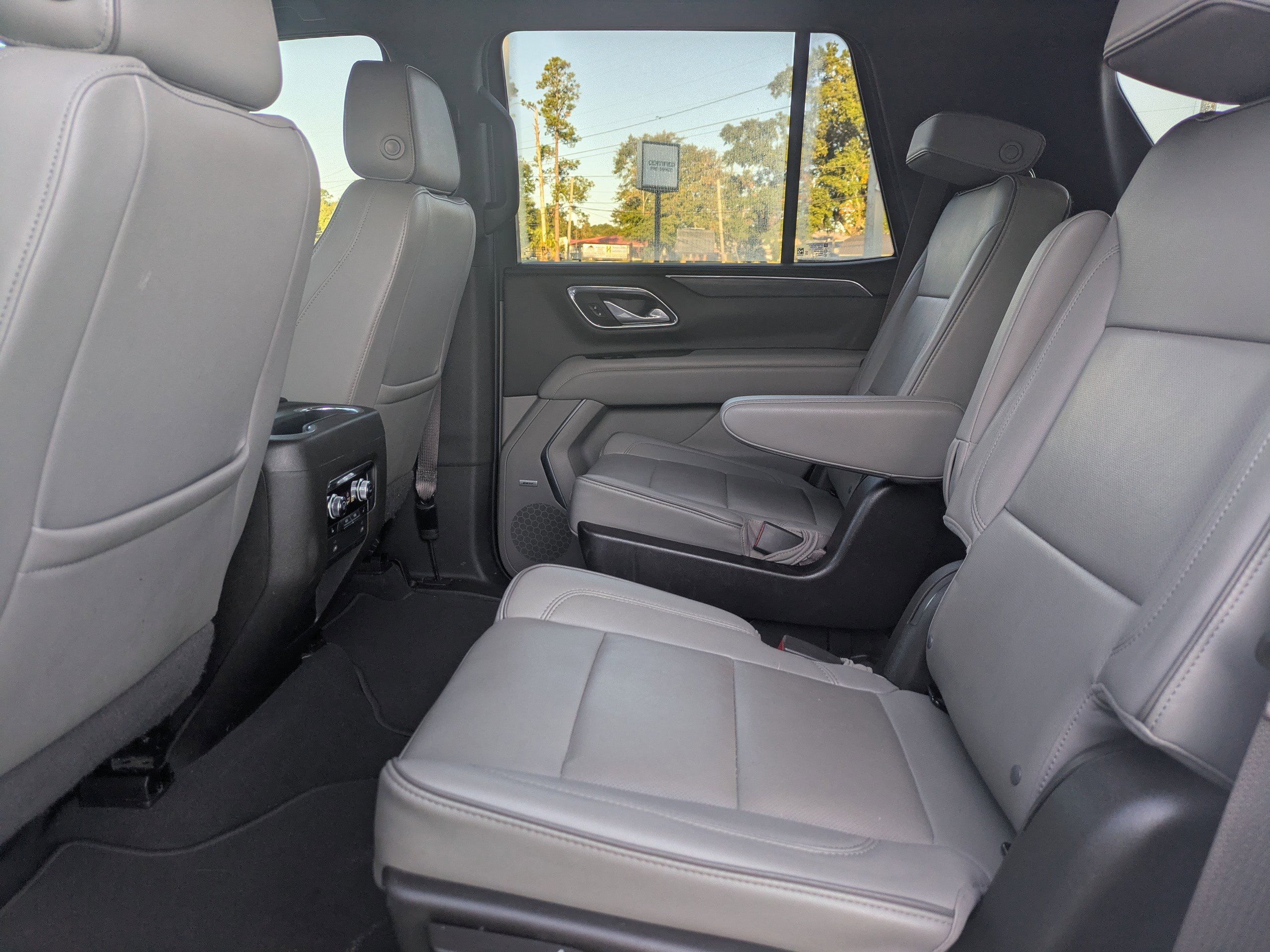 Used 2022 GMC Yukon SLT w/ SLT Premium Package image 13