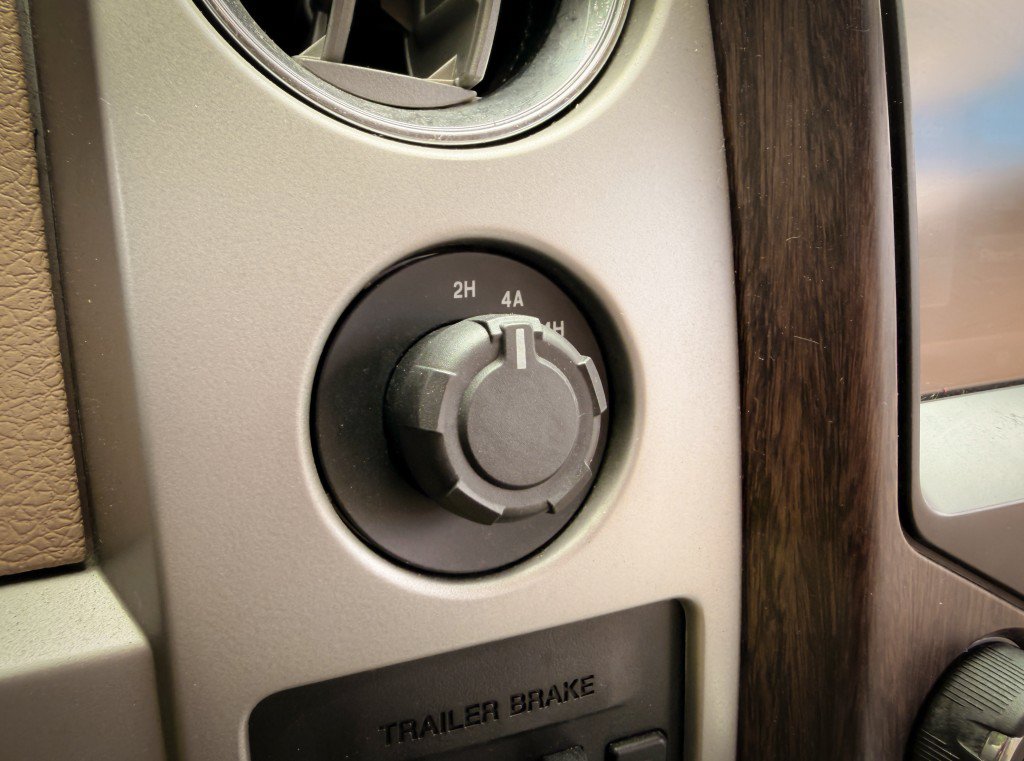 Used 2013 Ford F150 Lariat w/ Mid Equipment Group AWD/4WD image 17