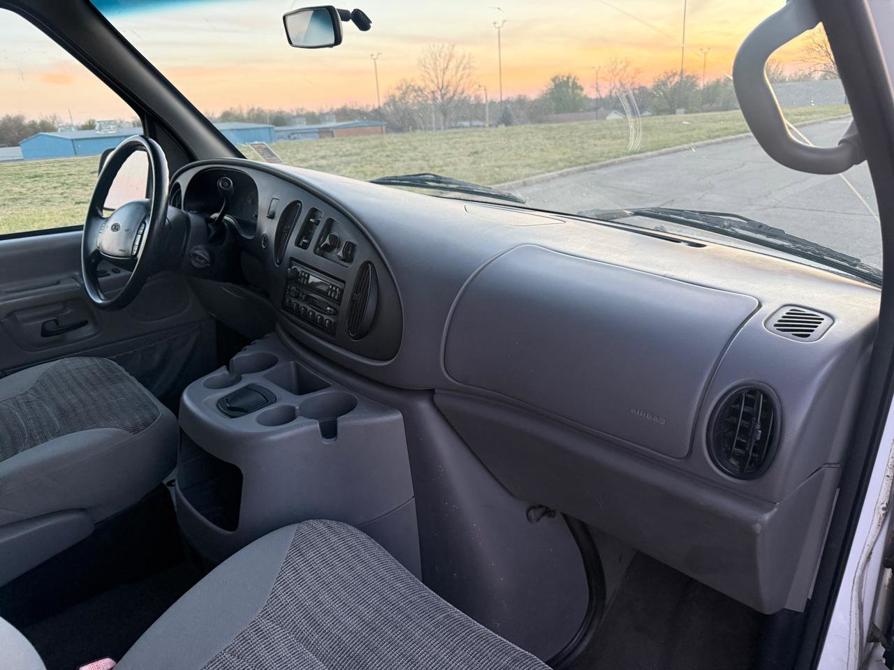 Used 2001 Ford E-350 and Econoline 350 Club Wagon image 14