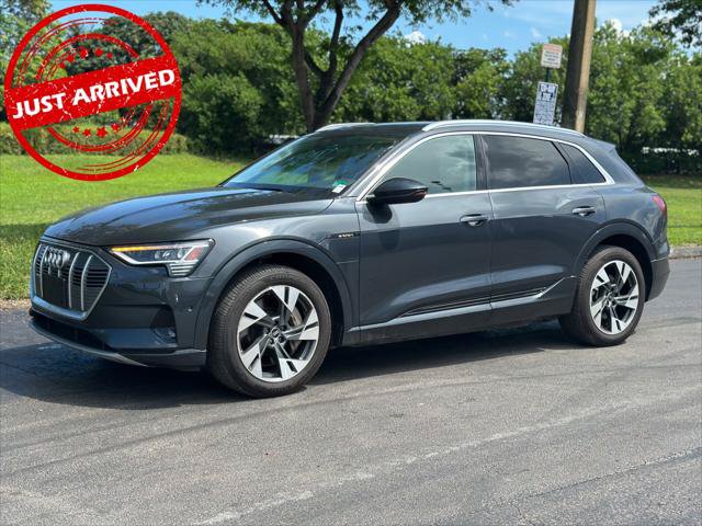 Used 2022 Audi e-tron Premium Plus w/ Premium Plus Package AWD/4WD image 2