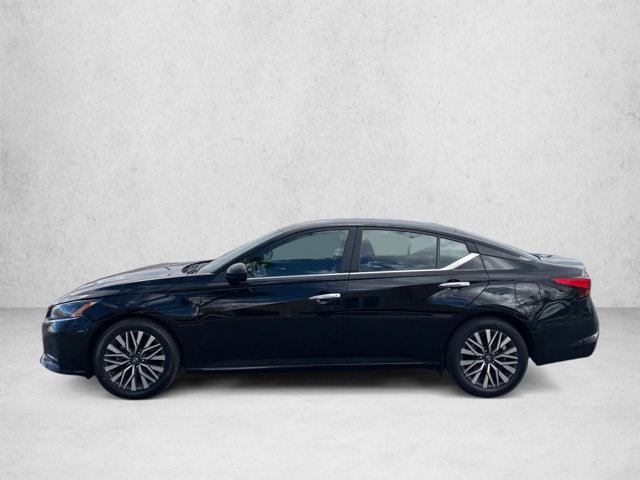 Used 2025 Nissan Altima 2.5 SV FWD image 9