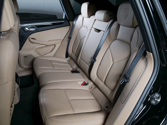 Certified 2026 Porsche Macan AWD/4WD image 13