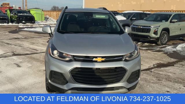 Used 2022 Chevrolet Trax LT w/ LT Convenience Package image 3