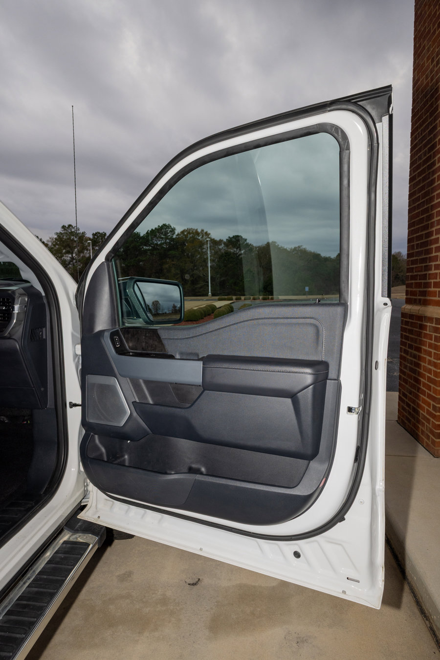 Used 2023 Ford F150 Lariat w/ Equipment Group 502A High image 19