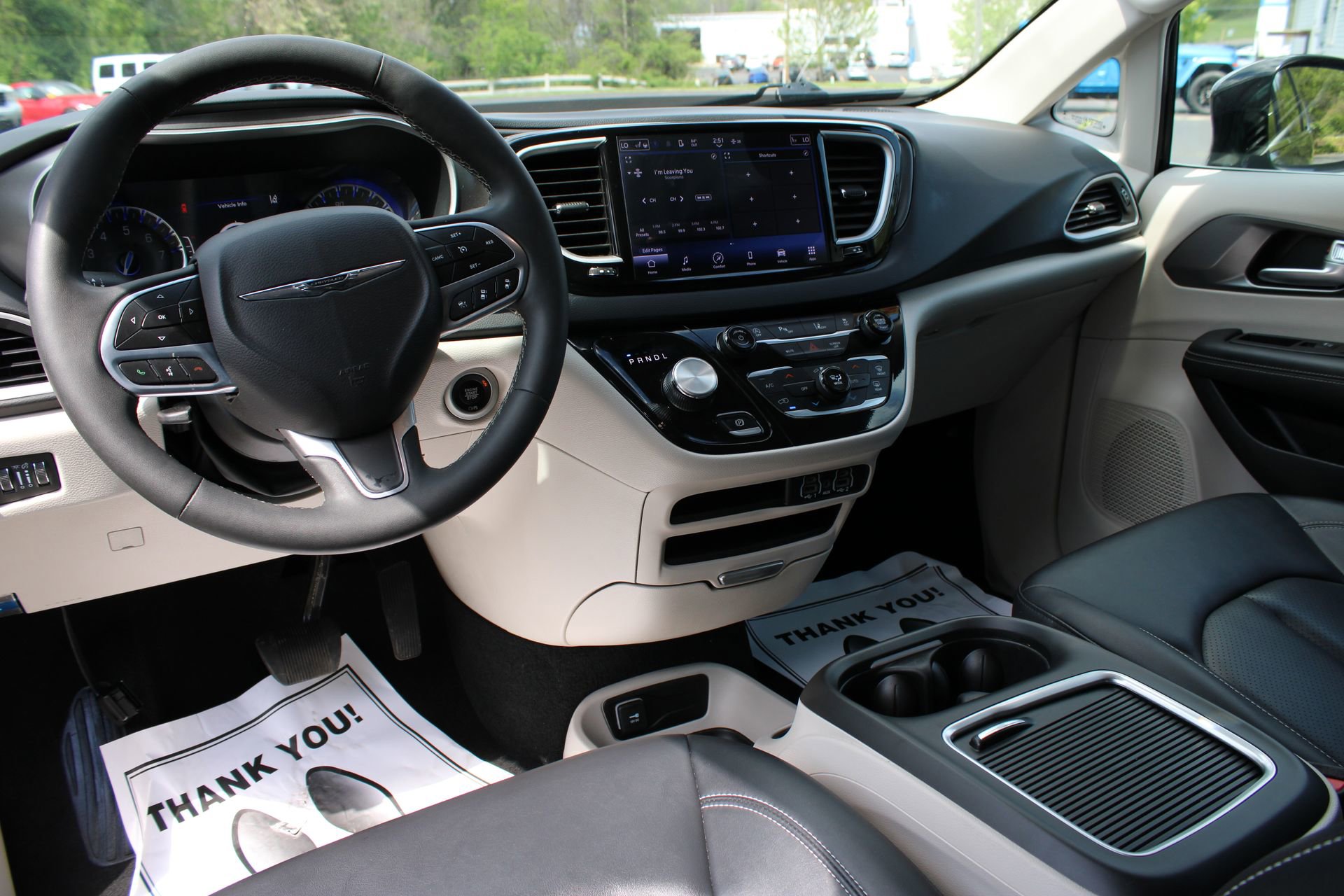 Used 2024 Chrysler Pacifica Touring-L image 20