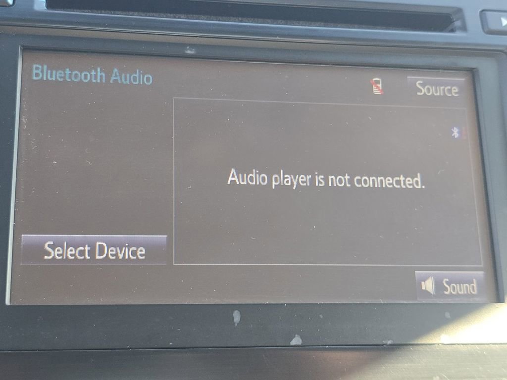 Used 2014 Toyota Camry LE image 5