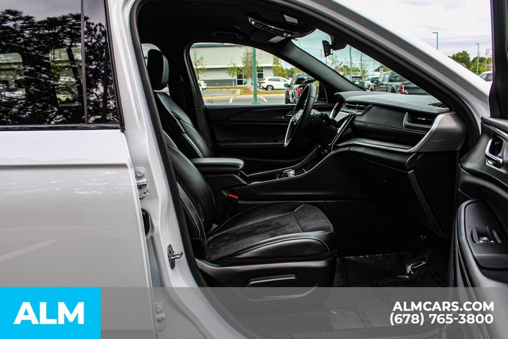 Used 2025 Jeep Grand Cherokee Altitude AWD/4WD image 20