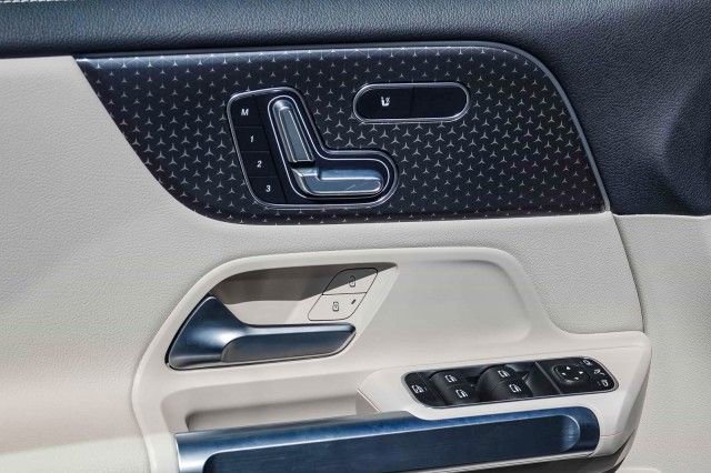 Used 2024 Mercedes-Benz EQB 300 4MATIC image 21