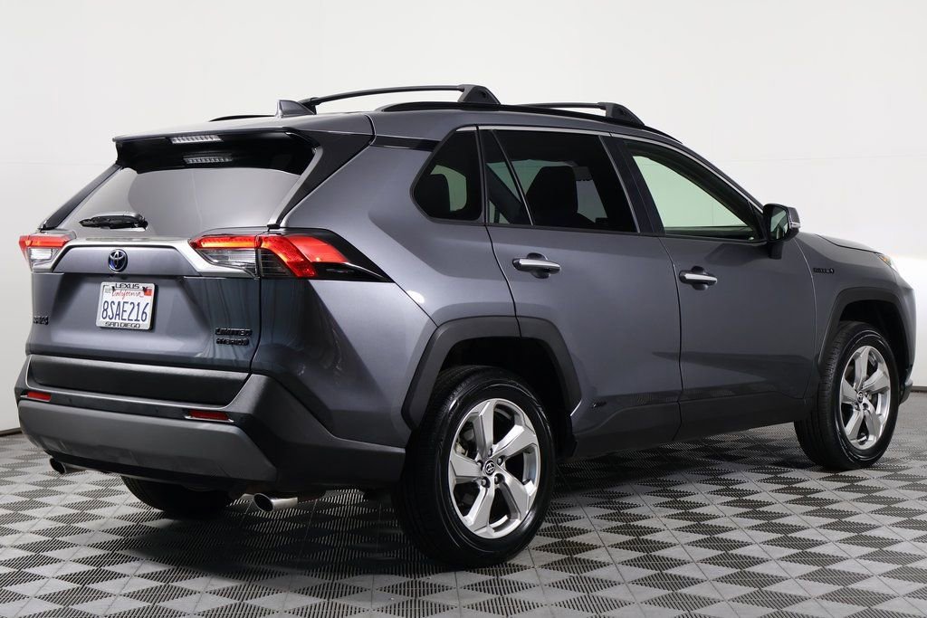 Used 2020 Toyota RAV4 Limited image 4