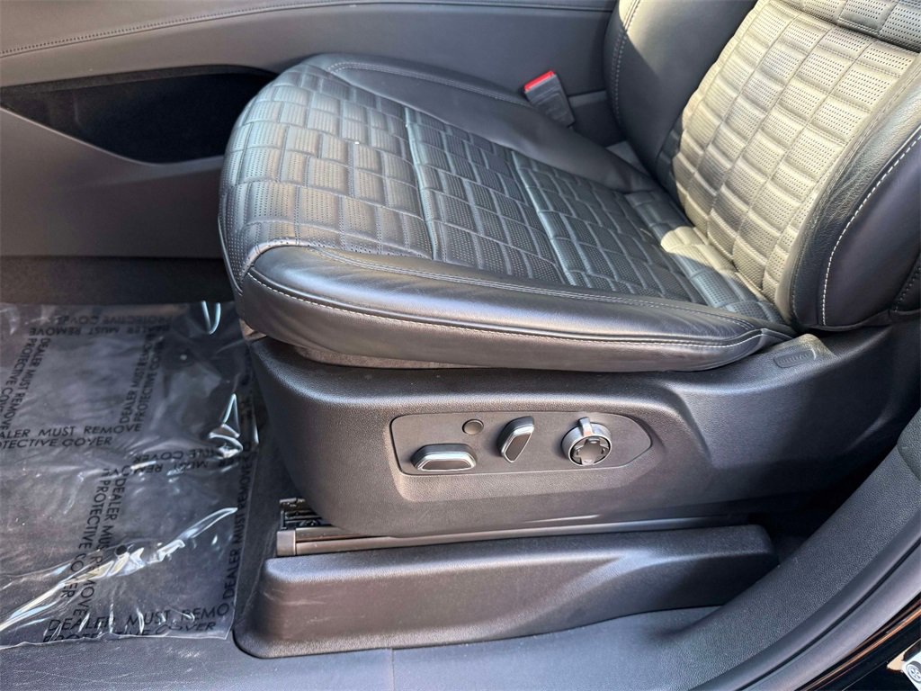 Used 2024 Cadillac Escalade ESV Sport Platinum w/ LPO, ONYX Package image 3