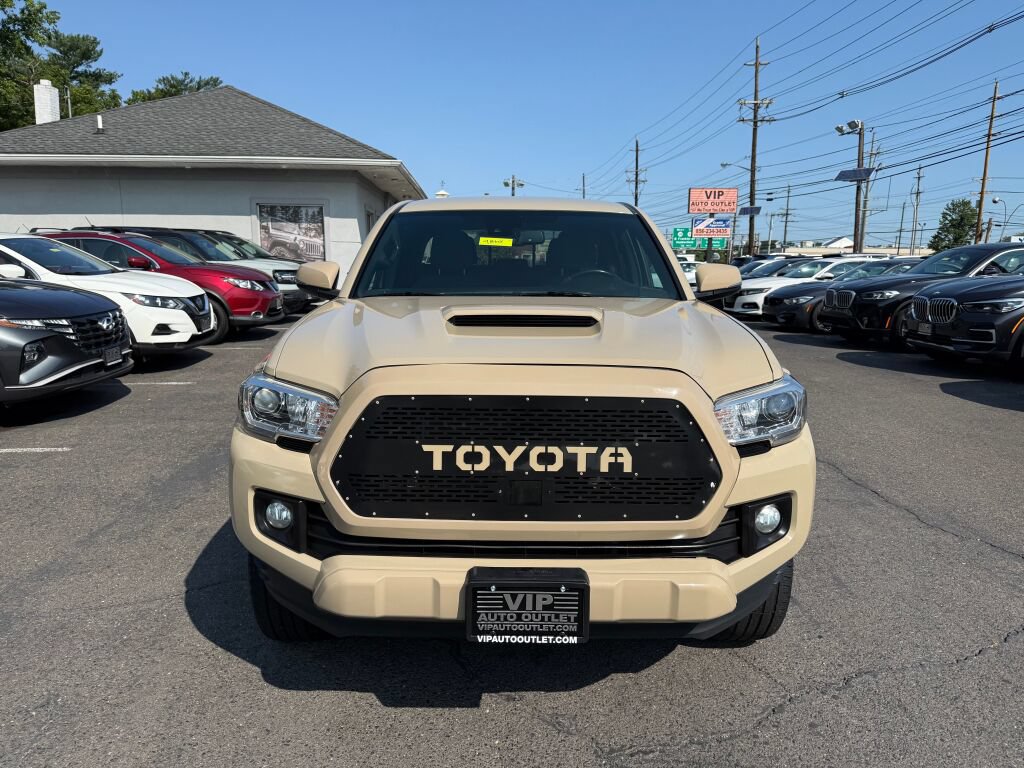 Used 2019 Toyota Tacoma TRD Sport w/ Technology Package AWD/4WD image 2
