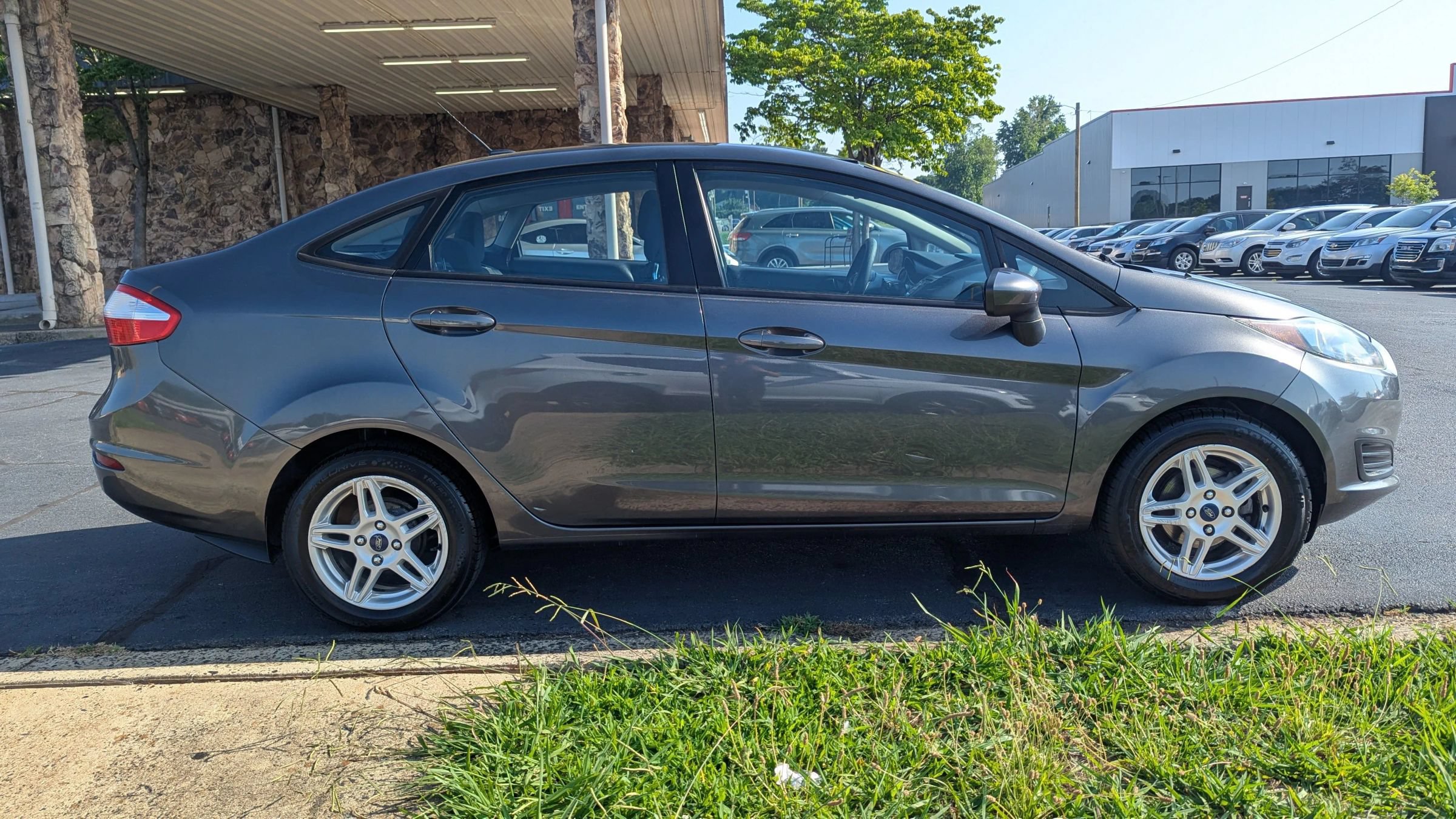 Used 2017 Ford Fiesta SE FWD image 8