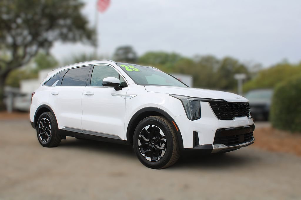 Certified 2025 Kia Sorento S w/ Panoramic Sunroof Package FWD image 3
