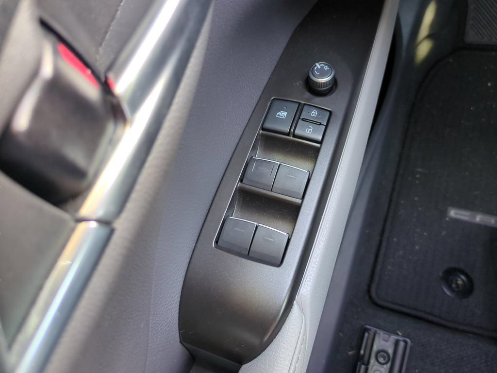 Used 2021 Toyota Camry XLE FWD image 17