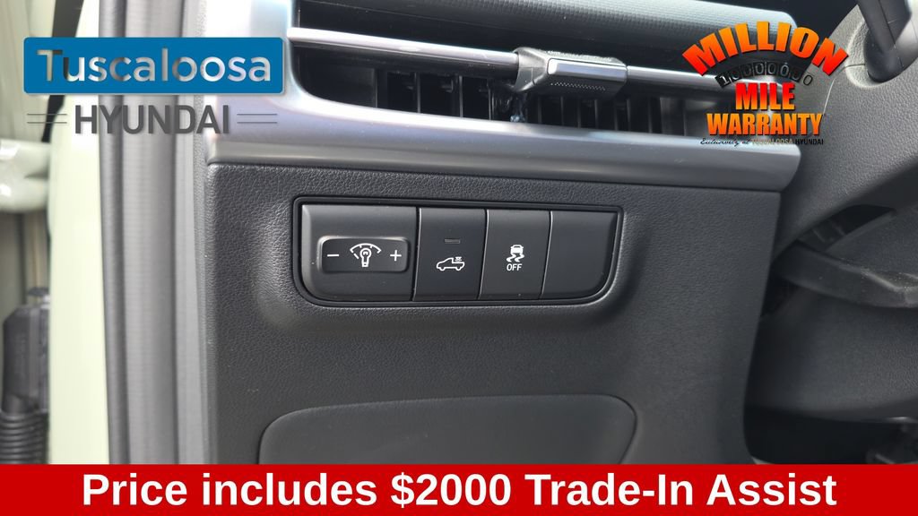Used 2025 Hyundai Santa Cruz SE FWD image 14