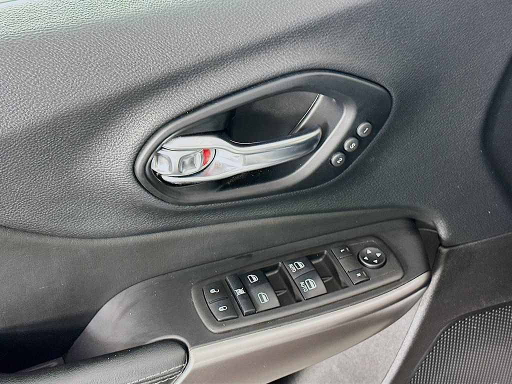 Certified 2021 Jeep Cherokee Limited AWD/4WD image 26
