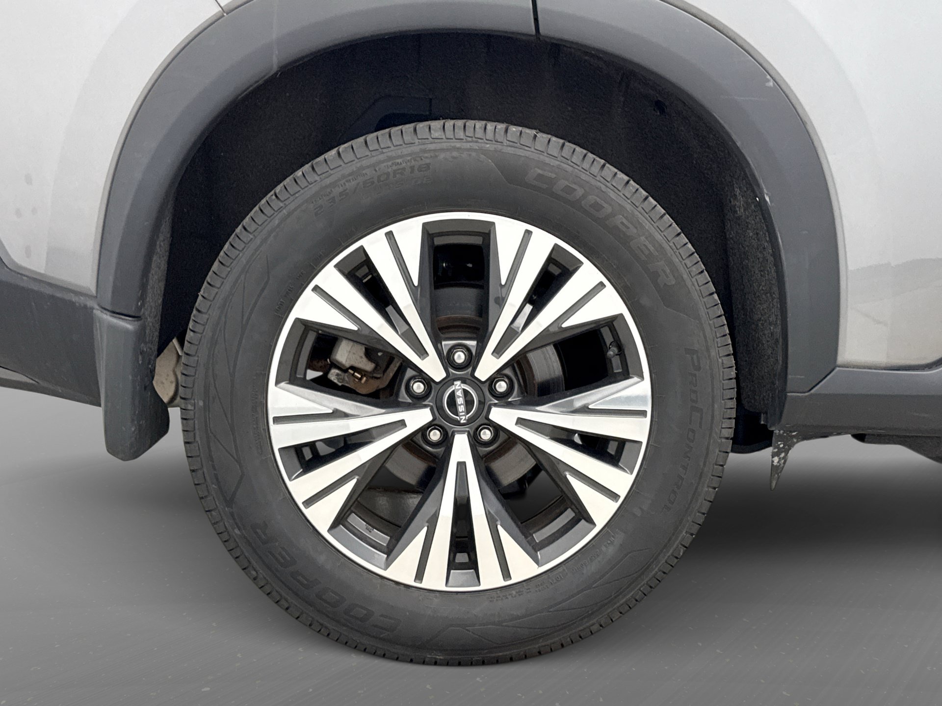 Used 2023 Nissan Rogue SV AWD/4WD image 13