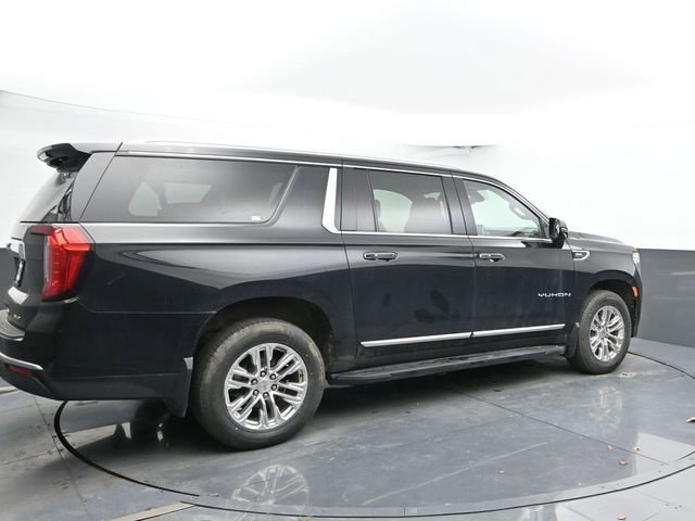 Used 2022 GMC Yukon XL SLT w/ SLT Luxury Package image 11
