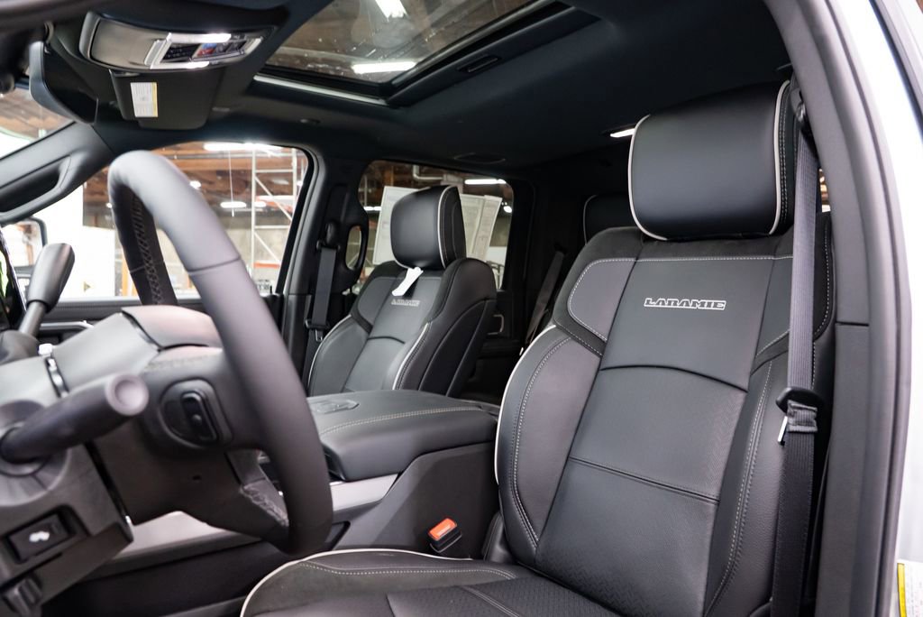 New 2026 RAM 3500 Laramie AWD/4WD image 25