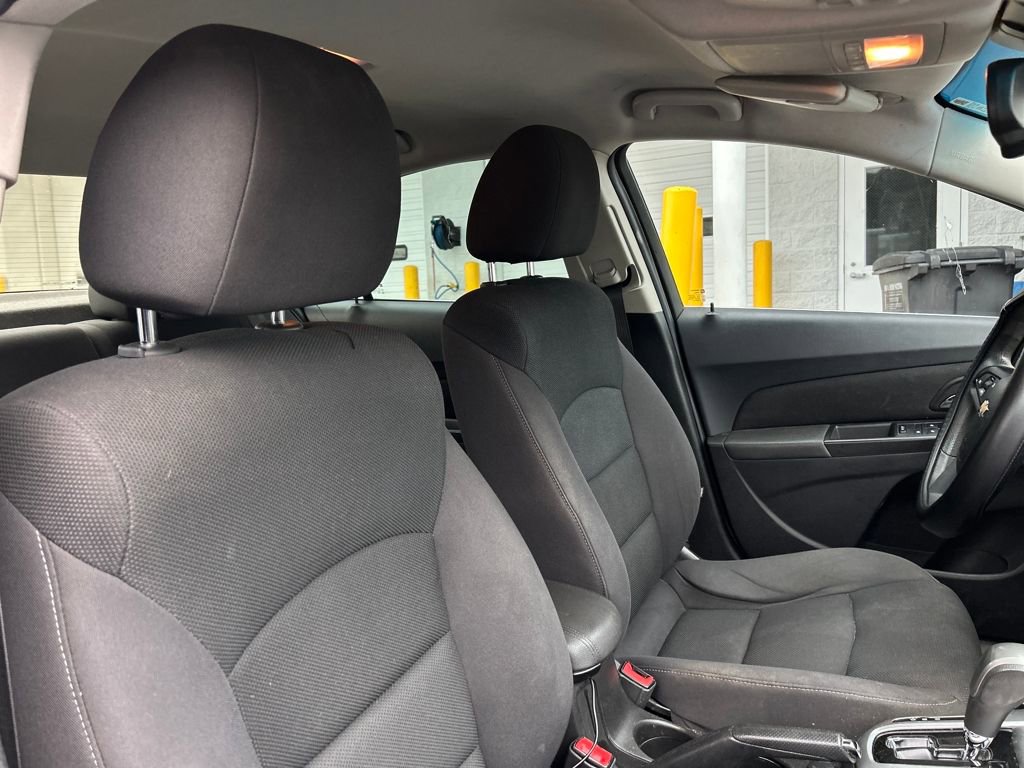 Used 2016 Chevrolet Cruze LT image 10