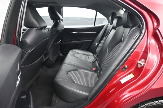 Used 2018 Toyota Camry SE w/ Moonroof Package FWD image 12