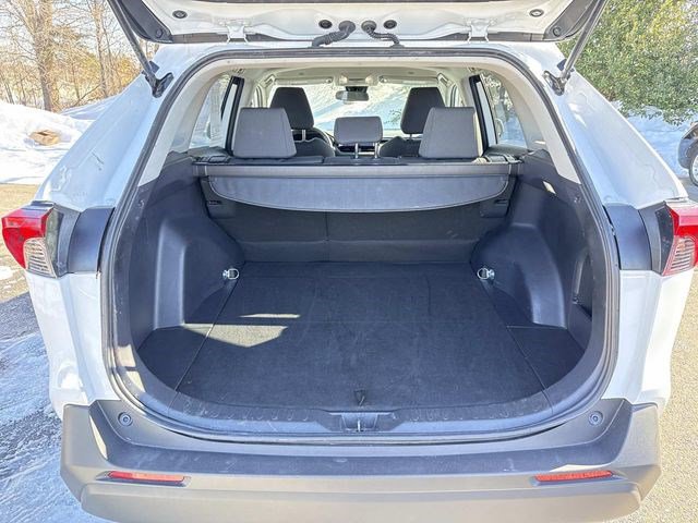 Used 2025 Toyota RAV4 XLE image 12